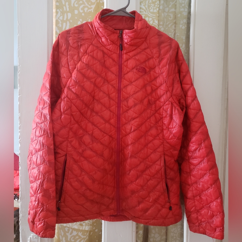 Orangey-red the North Face women's puffer jacket in a size large.
